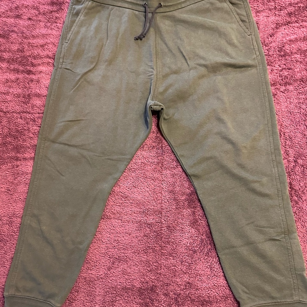 Use Levi sweatpants, size XXL